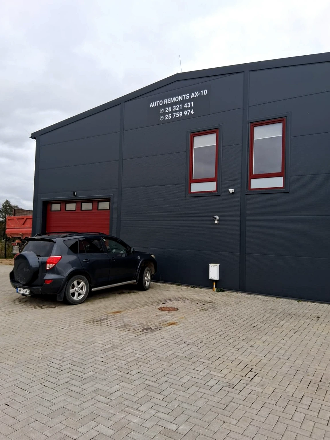 AX-10 autoservisa ēka Valmiermuižā